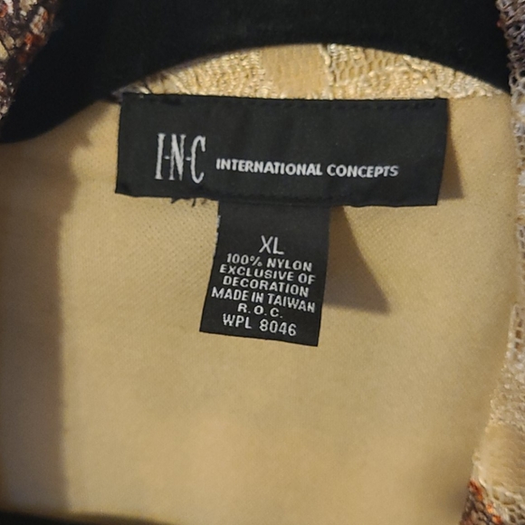 Floral blouse - Picture 2 of 8